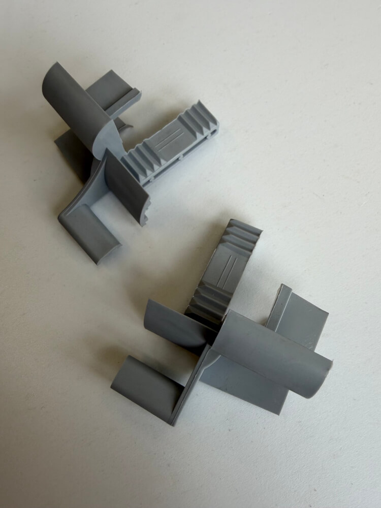 Einlauftrichter für ALU Rollladenführung – grau - MINI 53 x 22mm (Paar) – Bild 4