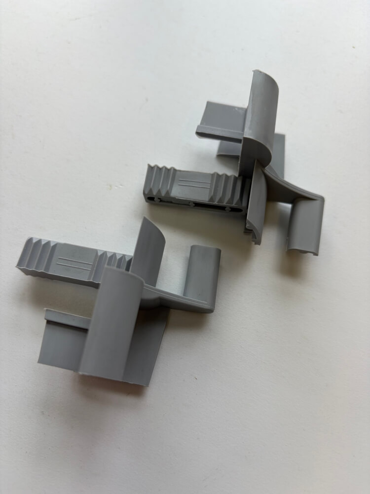 Einlauftrichter für ALU Rollladenführung – grau - MINI 53 x 22mm (Paar) – Bild 3